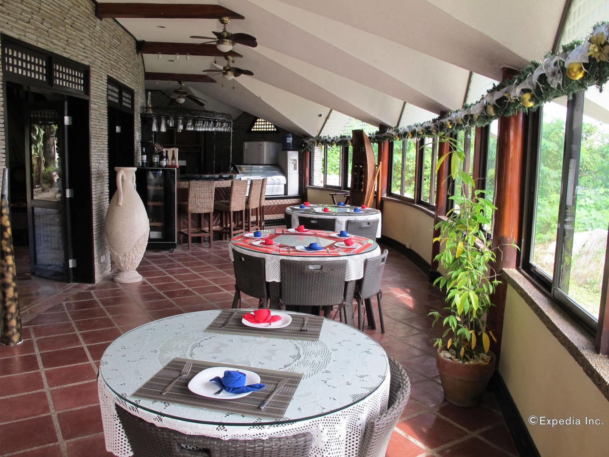 Utopia Resort & Spa Puerto Galera Esterno foto